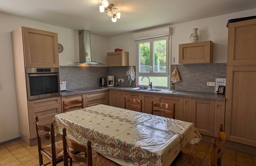Lourdes House | LA Maison DES Rosiers