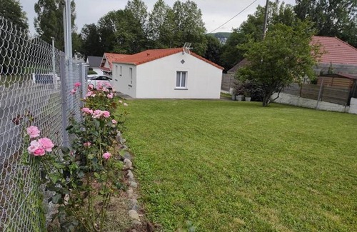 Lourdes House | LA Maison DES Rosiers