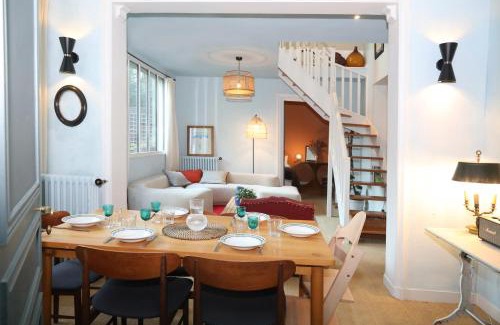 Senlis Apartment | La Maison des Rues Pavées avec jardin by La Boîte En Plus