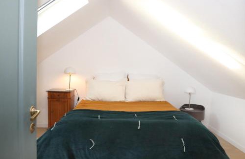 Senlis Apartment | La Maison des Rues Pavées avec jardin by La Boîte En Plus