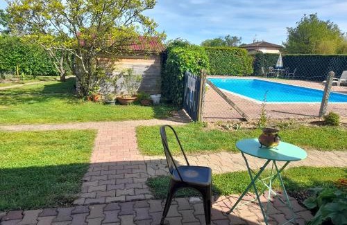 Saint-Bernard Bed & Breakfast | La maison du Bonheur, borne de recharge VE