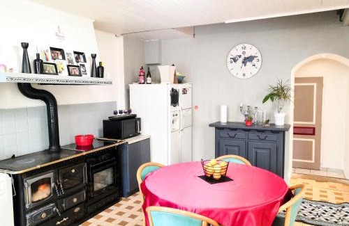 Anneyron House | La Maison du Bonheur maison de campagne 20 personnes avec jacuzzi