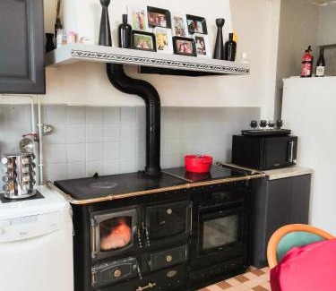 Anneyron House | La Maison du Bonheur maison de campagne 20 personnes avec jacuzzi