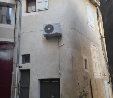 Tournon-sur-Rhone Apartment | La Maison du Château au calme et centrale