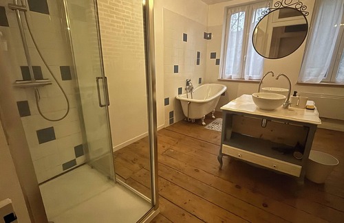 Saint-Omer House | La maison du coeur- CR CONCIERGERIE