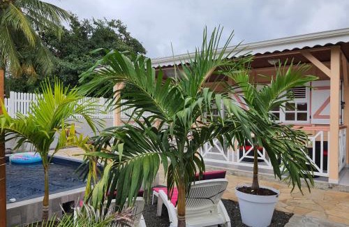 Le Vauclin House | La Maison du Pécheur 97280 vous propose 2 bungalow, 2 Piscine privé avec jaccuzi intégrés, a 5 min de la plage et 2 min du port de pêche