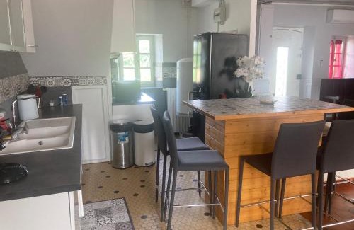Ledeuix House | La Maison du soleil L Aulhere 3 étoiles ,Maison familiale 6-7 personnes, Jacuzzi , Massages bien-être en option
