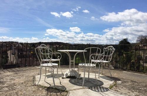 Semur-en-Auxois Bed & Breakfast | La Maison Févret