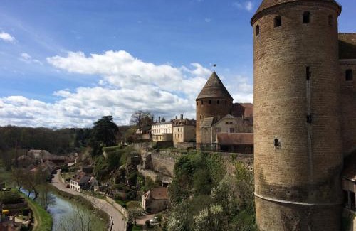 Semur-en-Auxois Bed & Breakfast | La Maison Févret
