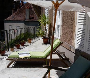 Semur-en-Auxois Bed & Breakfast | La Maison Févret