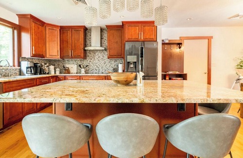 Stroudsburg House | La Maison | Heated Pool Hot Tub Ski Games