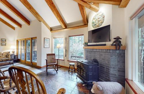 Anchor Bay House | La Maison Rose