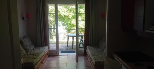 Marciac House | La Maison Tranquille at the Lake 1 Bedroom House
