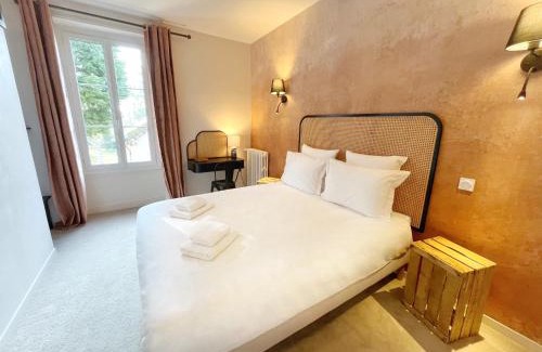 Veuzain-sur-Loire Bed & Breakfast | La Maison Voyage Bed and Breakfast
