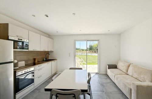 Saint-Ouen-des-Alleux House | La Maisonnette - Jardin & Calme