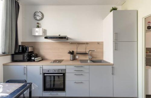 Le Creusot House | La Maisonnette du Parc au Cœur de ville & parking privé