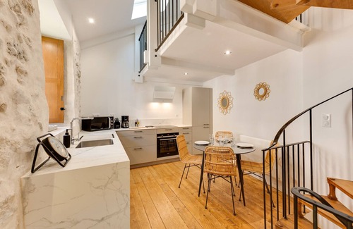 Annecy Old Town Apartment | La Maisonnette du Thiou - 50 square meters in the heart of Annecy