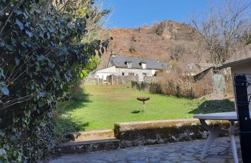 Saint-Projet-de-Salers House | la maisonnette