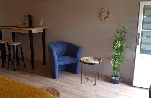 Le Breuil-Bernard Bed & Breakfast | La maisonnette