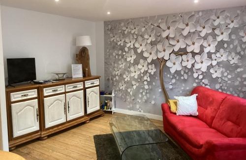 Ornans House | La Mamone