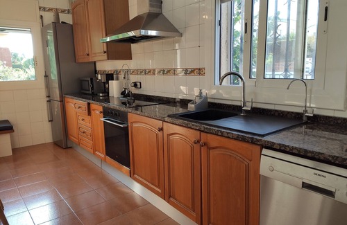 Roda de Bara House | La Mare Bella con Piscina, Wifi, BBQ a 8 min de la Playa en Coche