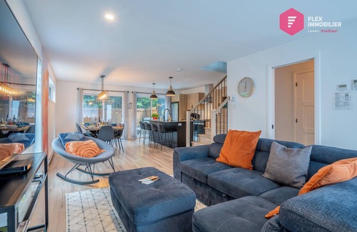 Pont-Rouge Ski Chalet | ⭐ La Marie-Clémentine de Portneuf 🍊 Private hot tub, Pool & Billard ⭐