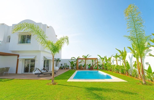 La Marsa Villa | La Marina: secure seaside with pool
