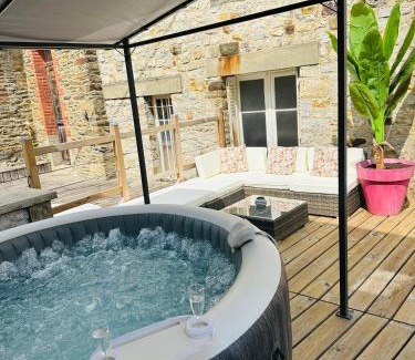 Cesson-Sevigne Villa | La Marine - Maison Cesson Sévigné Spa & jeux