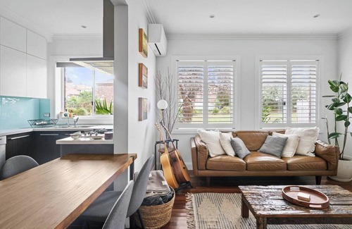 Vaucluse Apartment | La Marne Vista Cliffside Haven with Whale Spotting