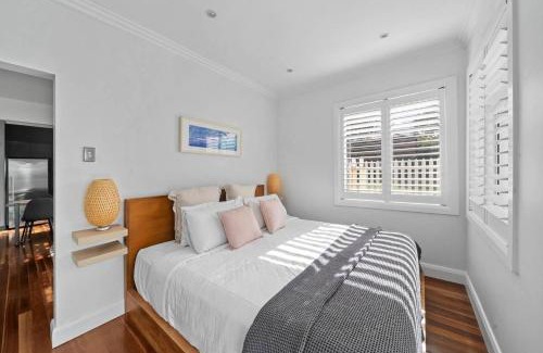 Vaucluse Apartment | La Marne Vista - Cliffside Haven with Whale Spotting