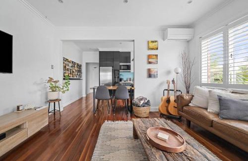 Vaucluse Apartment | La Marne Vista - Cliffside Haven with Whale Spotting