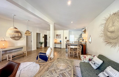 Menerbes Apartment | La Menerbienne, au coeur du village
