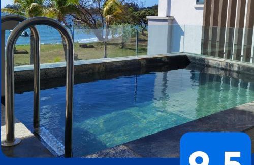Grande Riviere Noire Apartment | La Mivoie pieds dans l'eau