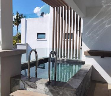 Grande Riviere Noire Apartment | La Mivoie pieds dans l'eau