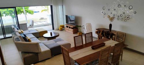 Grande Riviere Noire Apartment | La Mivoie pieds dans l'eau