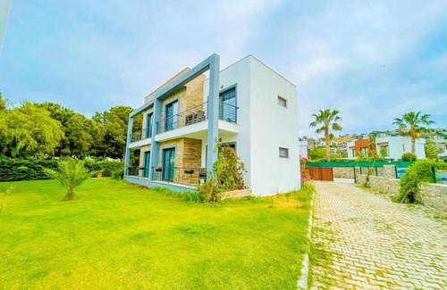Gundogan House | La Morada Suites