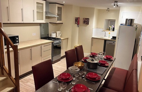 Saint-Mayeux House | La Noisette - Charming 17thC cottage. Shared pool. Low mobility access Sleeps 7