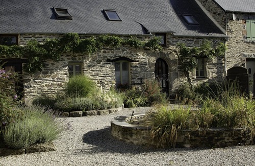 Saint-Mayeux House | La Noisette - Charming 17thC cottage. Shared pool. Low mobility access Sleeps 7