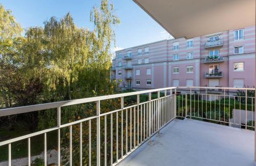 L'Hay-les-Roses Apartment | La Nuit en Rose - 3 chambres - Balcon