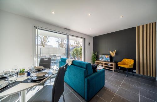 Royan Apartment | La Pépite - Appt en Hypercentre au calme, Terrasse et Garage - Res Meyer