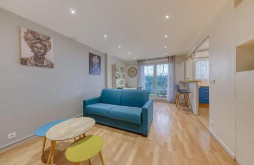 Petit Nanterre Apartment | La pépite bleue de Nanterre