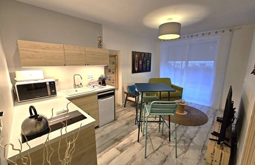 Genas Apartment | La Paillote-Apartment-Private Bathroom-Apartment-Garden view