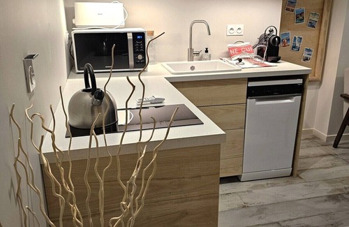 Genas Apartment | La Paillote-Apartment-Private Bathroom-Apartment-Garden view