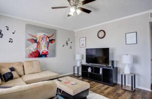 Lubbock House | La Palma Lodge Near Texas Tech and Top Restaurants
