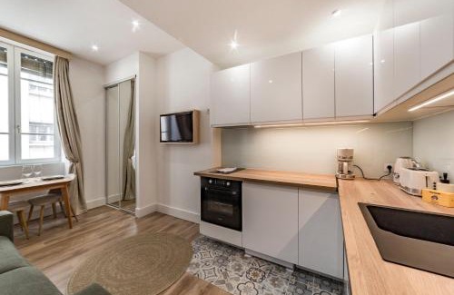 Republique - Tolstoi Apartment | La palmeraie AIL