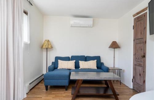 South Capitol House | La Paloma