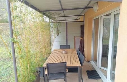 Neuville-sur-Saone House | La parenthèse Neuvilloise Maison Jardin Wifi fibre