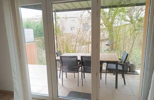 Neuville-sur-Saone House | La parenthèse Neuvilloise Maison Jardin Wifi fibre