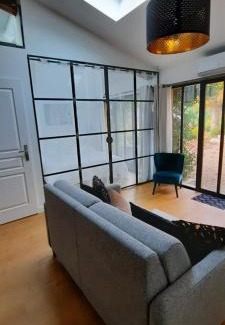 Fleurieu-sur-Saone Apartment | La Parenthèse, Rez de jardin indépendant, 4 étoiles