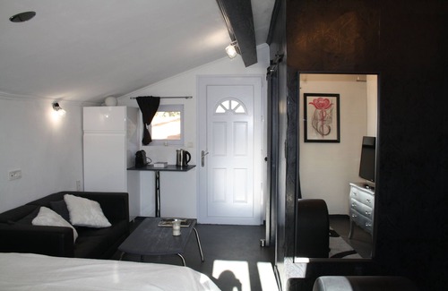Toulon Bed & Breakfast | La parenthèse amoureuse: bed and breakfast between sea and mountains jacuzzi, tantra